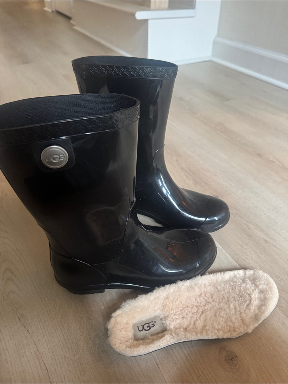 UGG Kids Black Glossy Rain Boots with Removable Shearling Insole